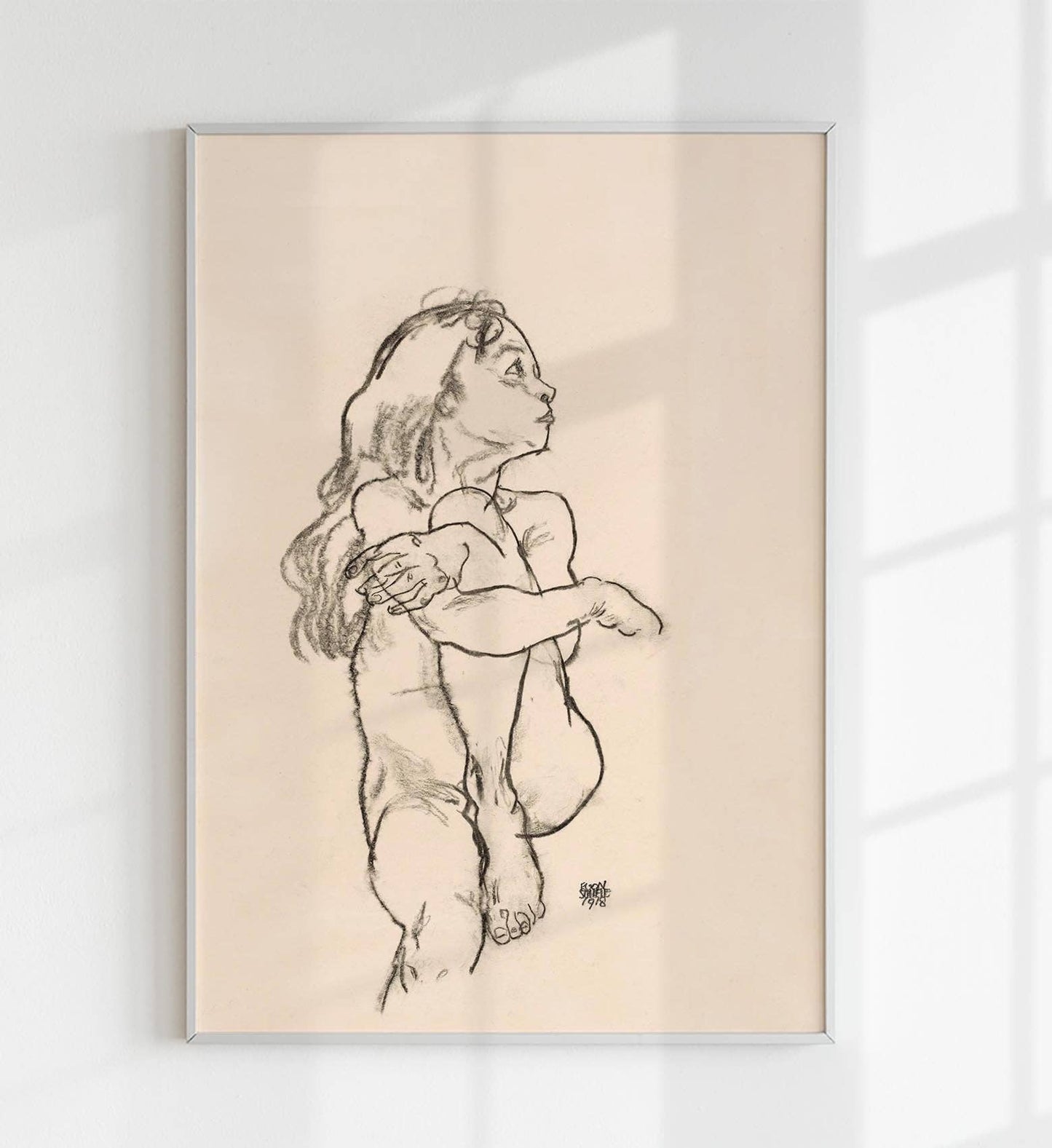 Chica desnuda sentada agarrándose la rodilla izquierda, de Egon Schiele