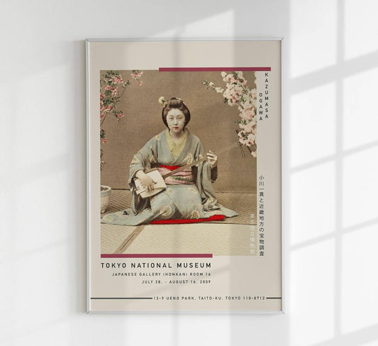 Póster de la exposición Geisha jugando a Samisen de Ogawa Kazumasa